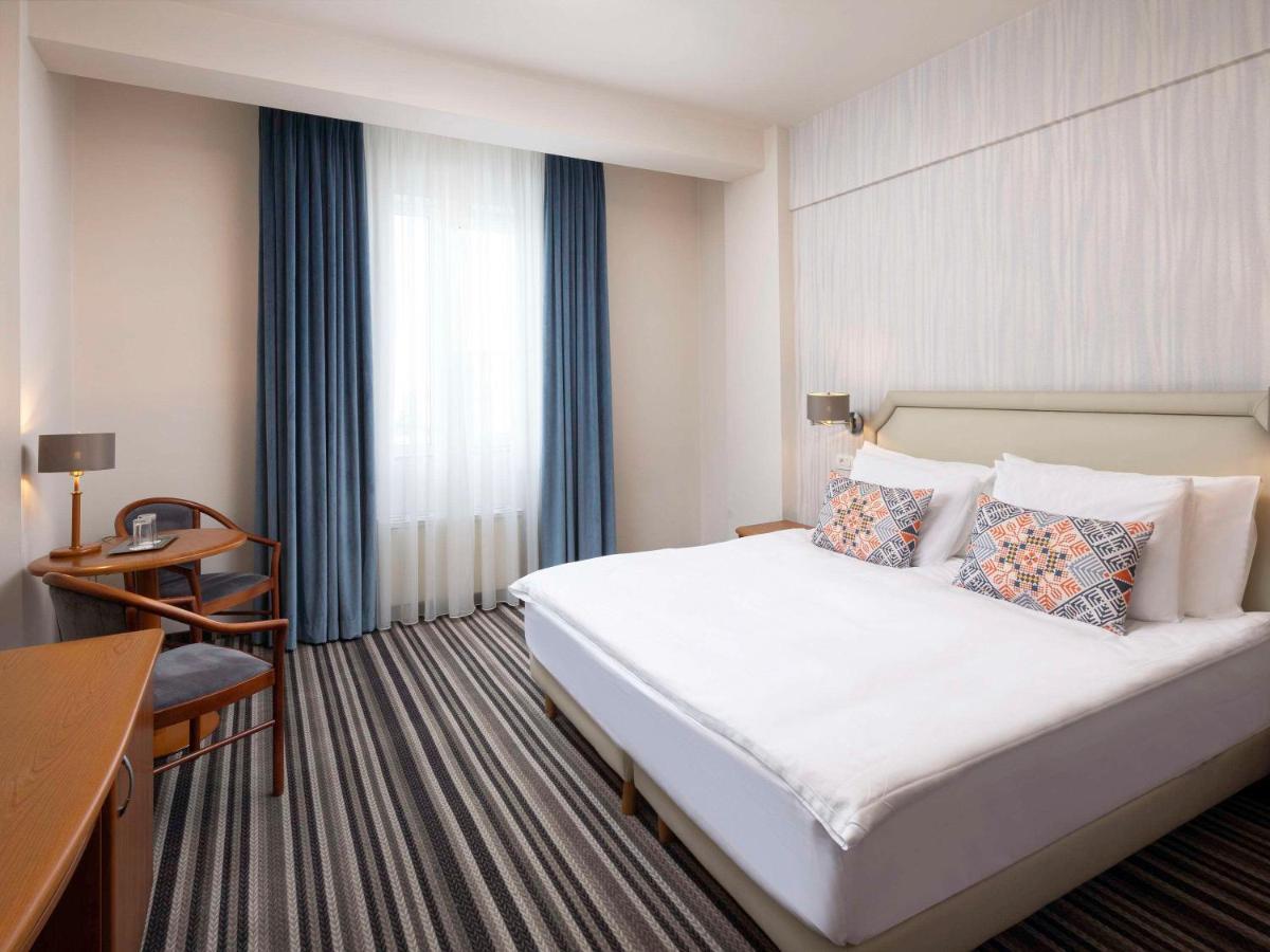 Mercure Sibiu Airport Bagian luar foto