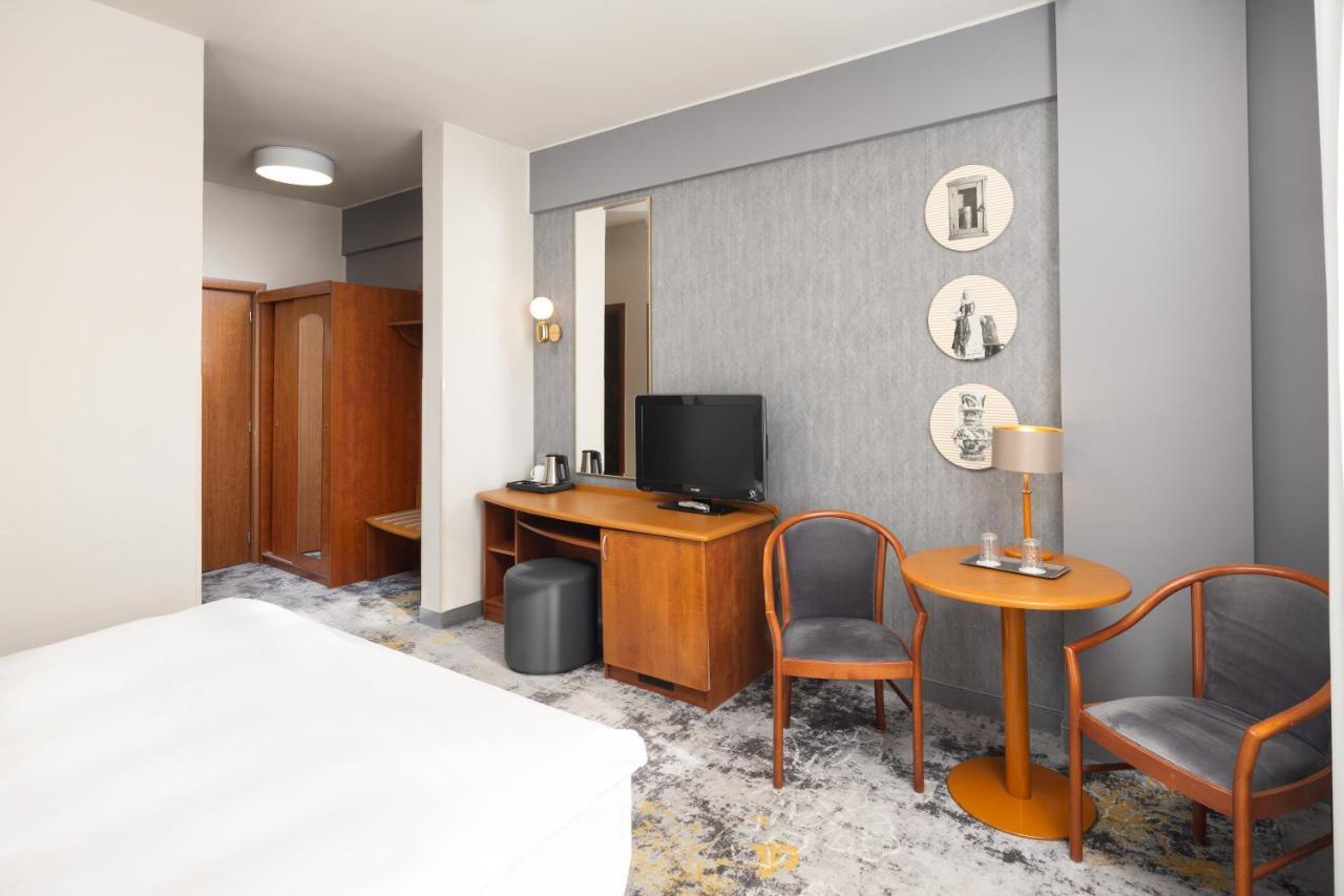 Mercure Sibiu Airport Bagian luar foto