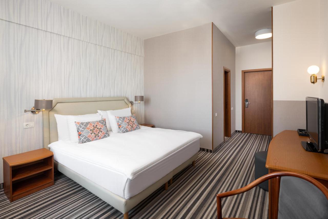 Mercure Sibiu Airport Bagian luar foto