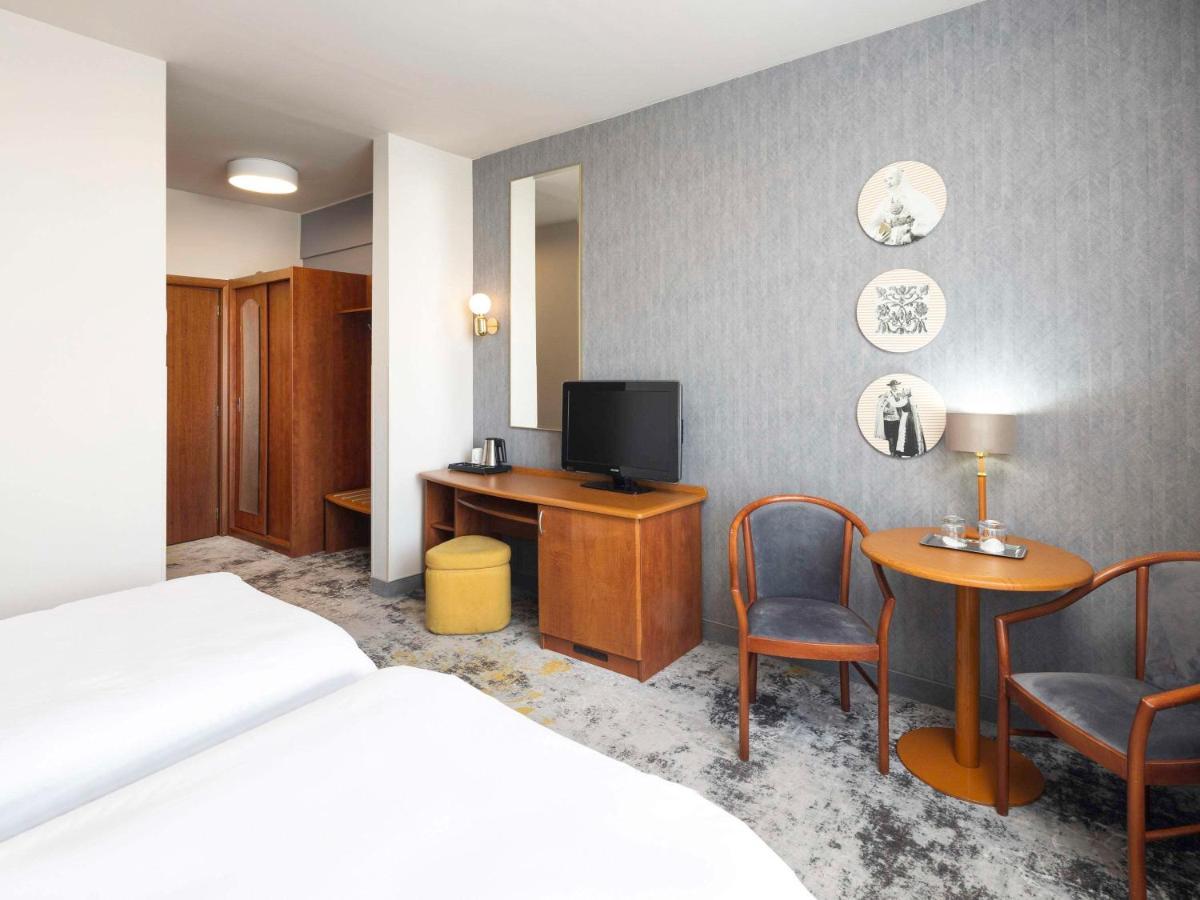 Mercure Sibiu Airport Bagian luar foto