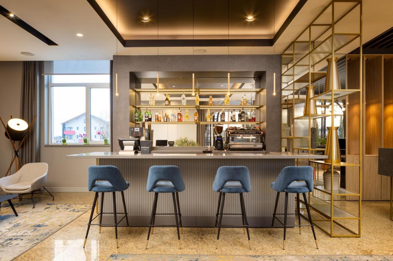 Mercure Sibiu Airport Bagian luar foto